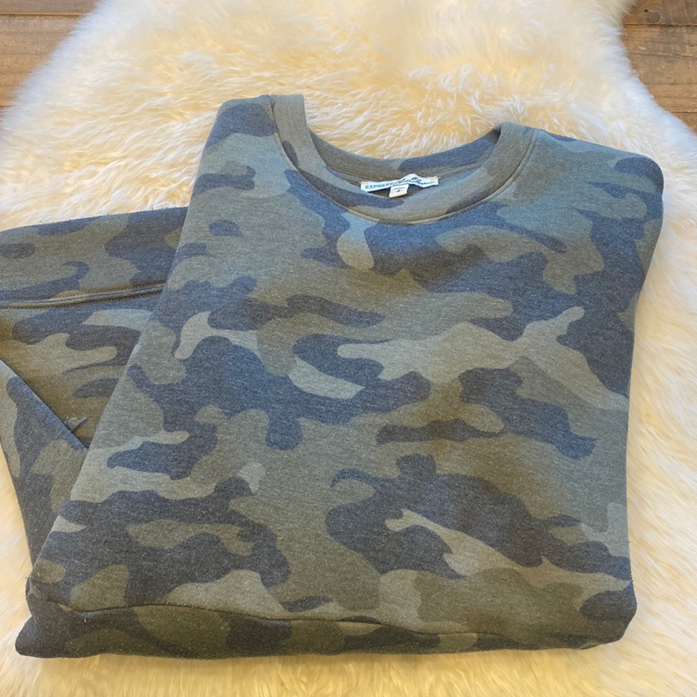 Express One Eleven Women's Faded Camo Crew Neck Front Pocket Sweatshirt
